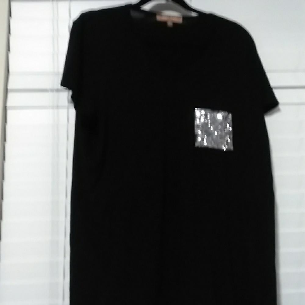 For Sale. .ELLEN TRACY Black stylishly cute short
